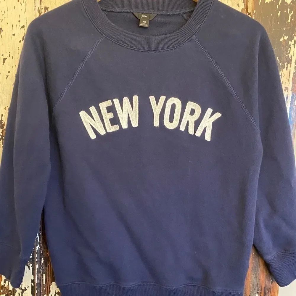 Women’s J. crew New York crewneck sweatshirt. 🗽 size XS. EUC.